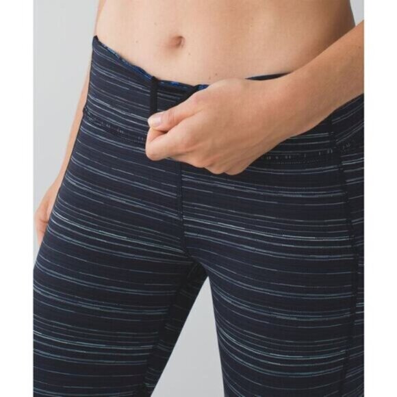 LULULEMON Pace Rival Crop Leggings Cyber Stripe Naval Blue Black Womens Size 4 - Picture 5 of 12